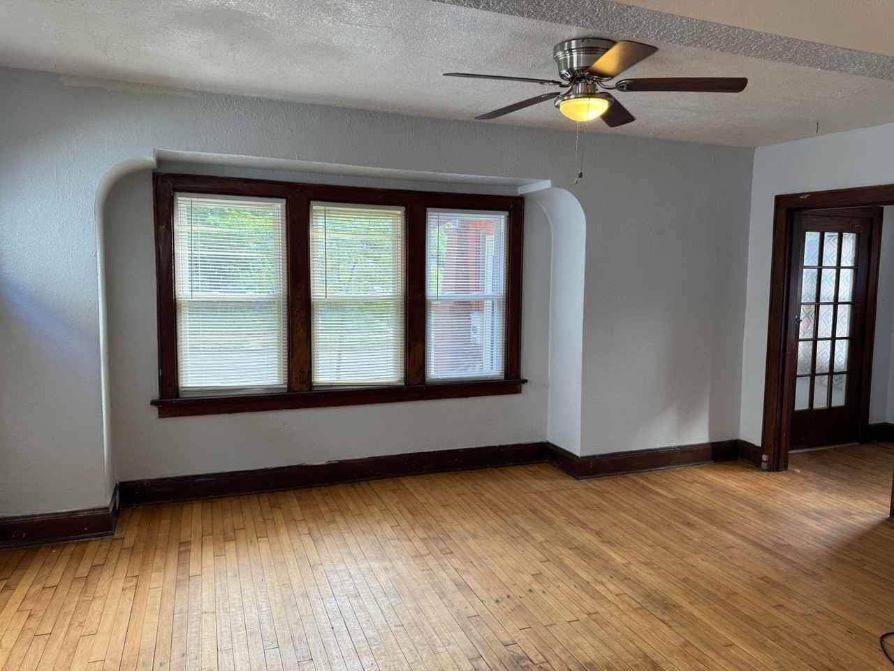 1920 W Vienna Ave - Photo 2 of 10