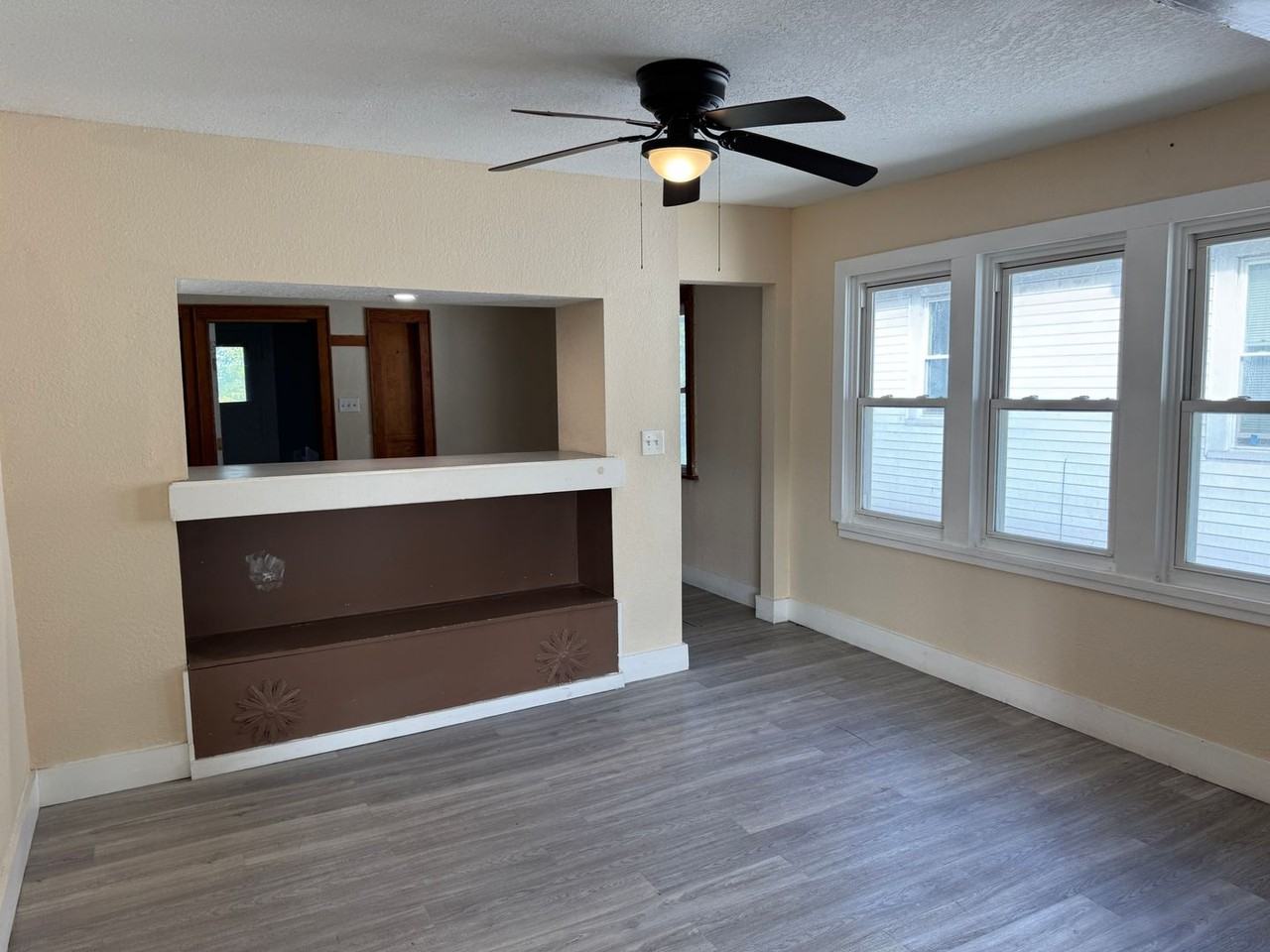 1920 W Vienna Ave - Photo 4 of 10
