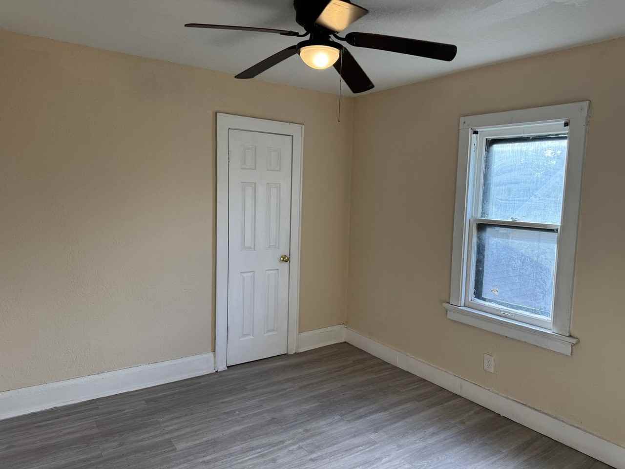1920 W Vienna Ave - Photo 6 of 10