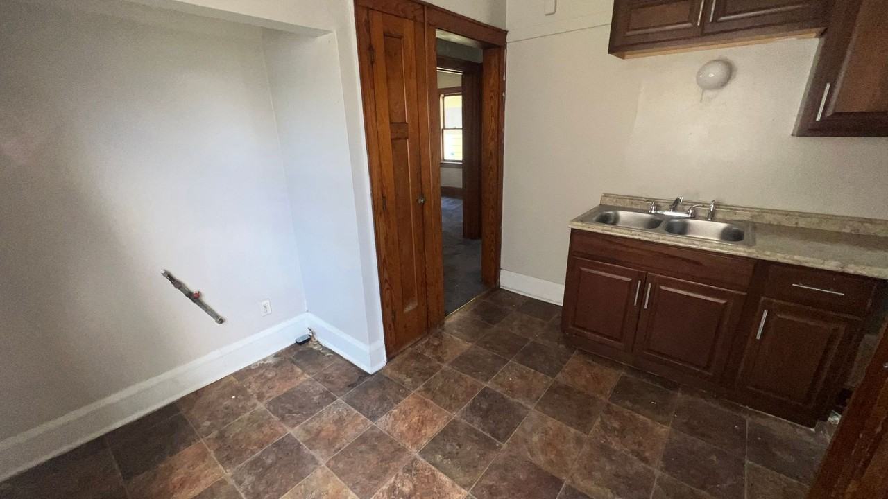 3328 N 38th St - Photo 5 of 15