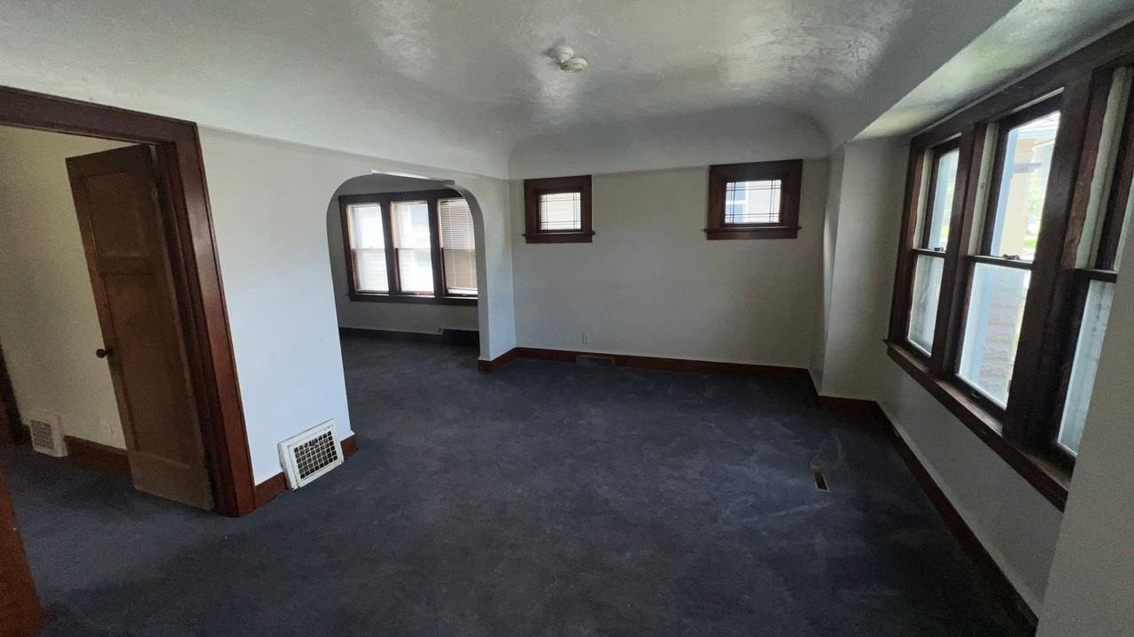 3328 N 38th St - Photo 7 of 15