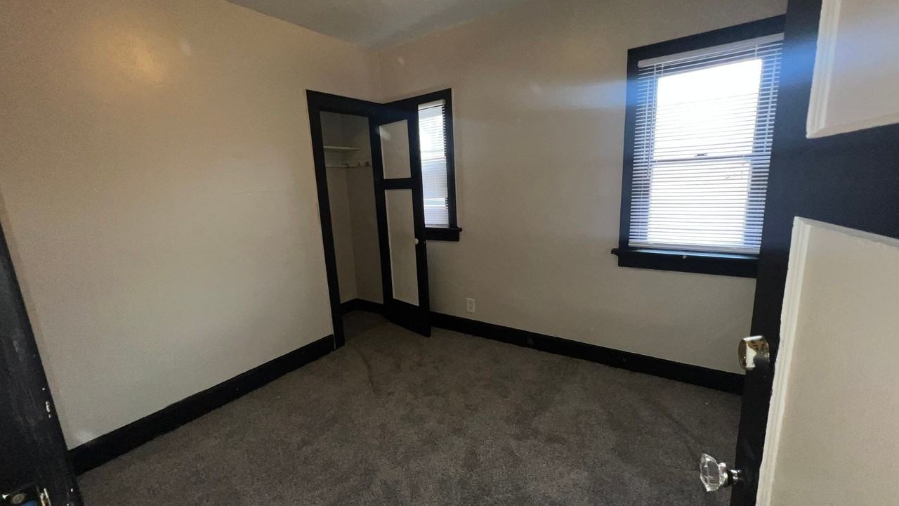 3328 N 38th St - Photo 6 of 9