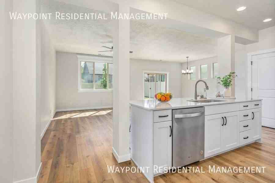 3376 Nw 14th Ave - Photo 3 of 34