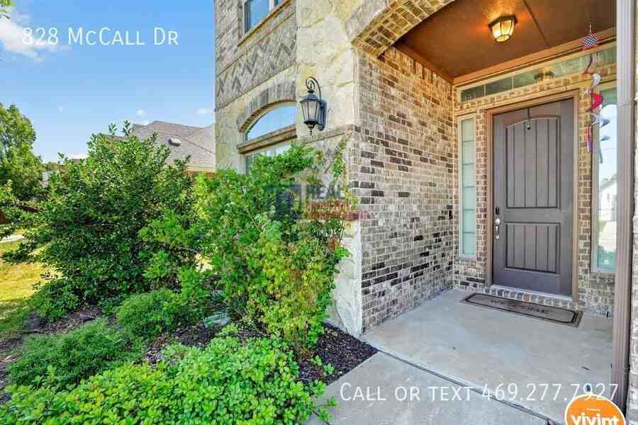 828 Mccall Dr - Photo 3 of 42