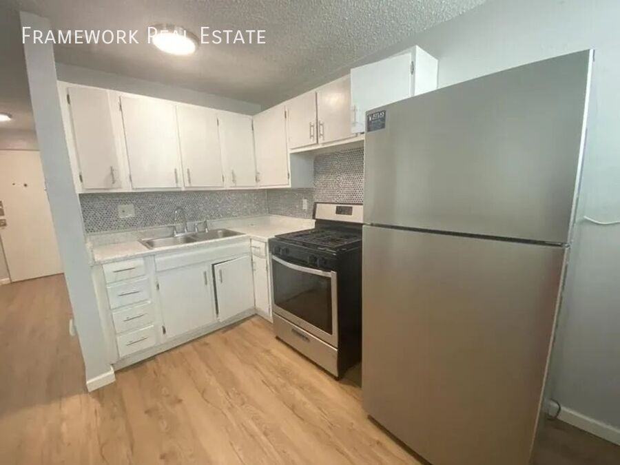 1420 Moline St #1420-105 - Photo 4 of 7