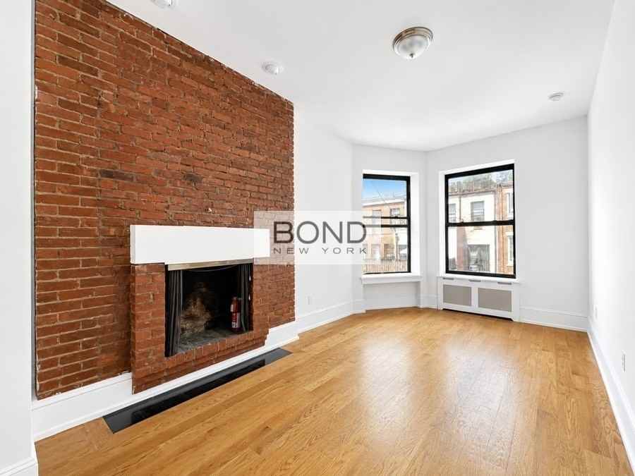 39 W 68th St #PH - Photo 2 of 8