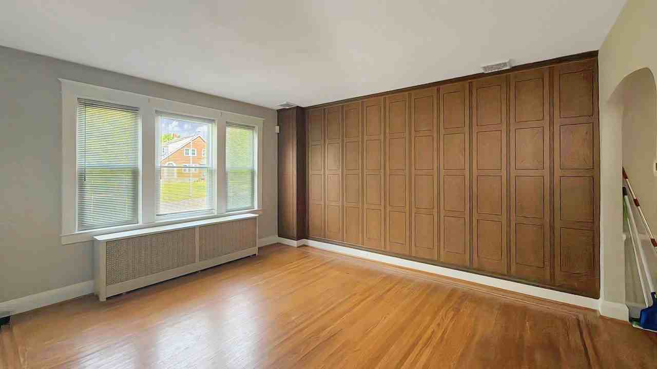 3305 Moravia Rd - Photo 5 of 32
