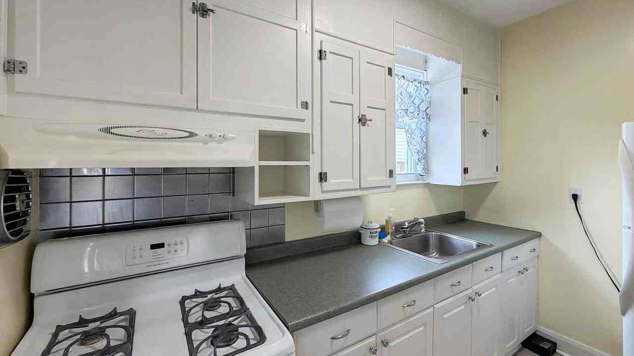3305 Moravia Rd - Photo 6 of 32