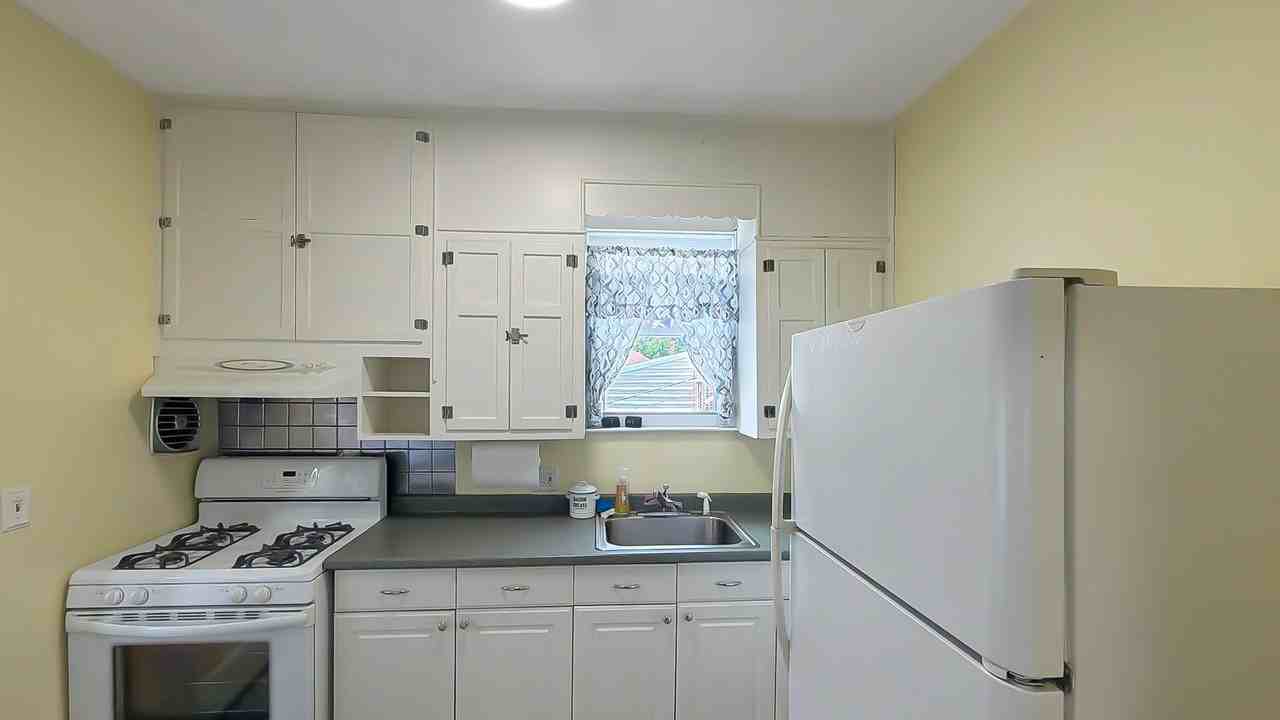 3305 Moravia Rd - Photo 7 of 32