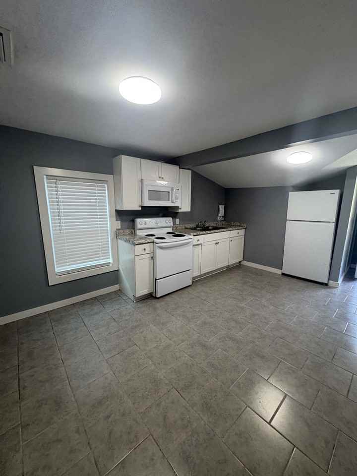 2825 Union St - Photo 2 of 10