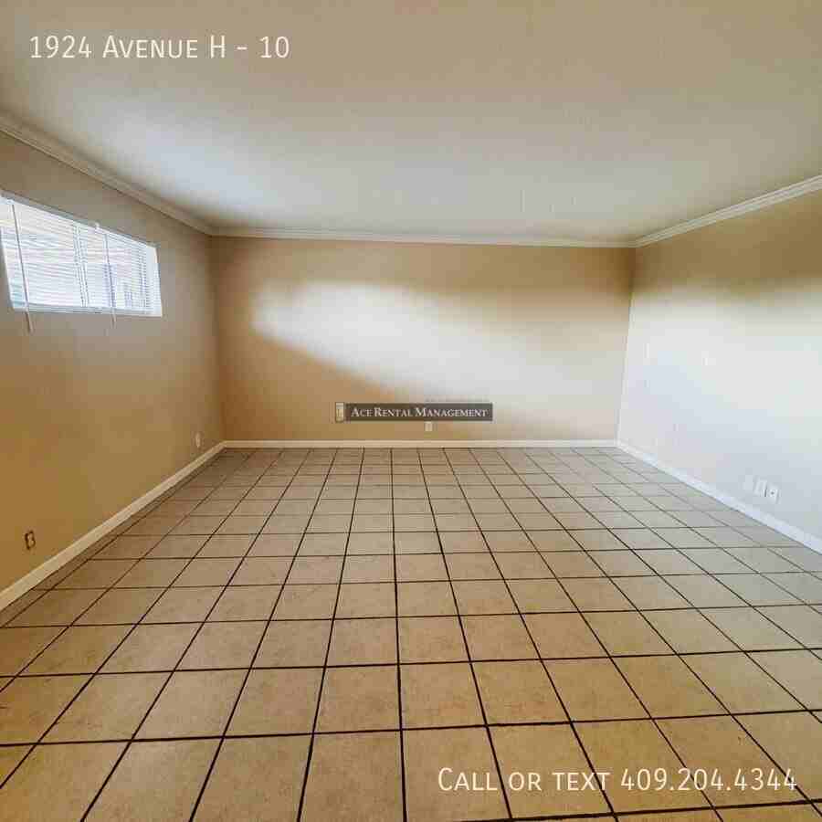 1924 Avenue H #10 - Photo 3 of 15