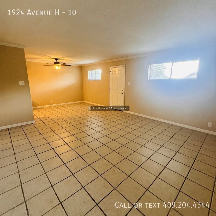 1924 Avenue H #10 - Photo 4 of 15