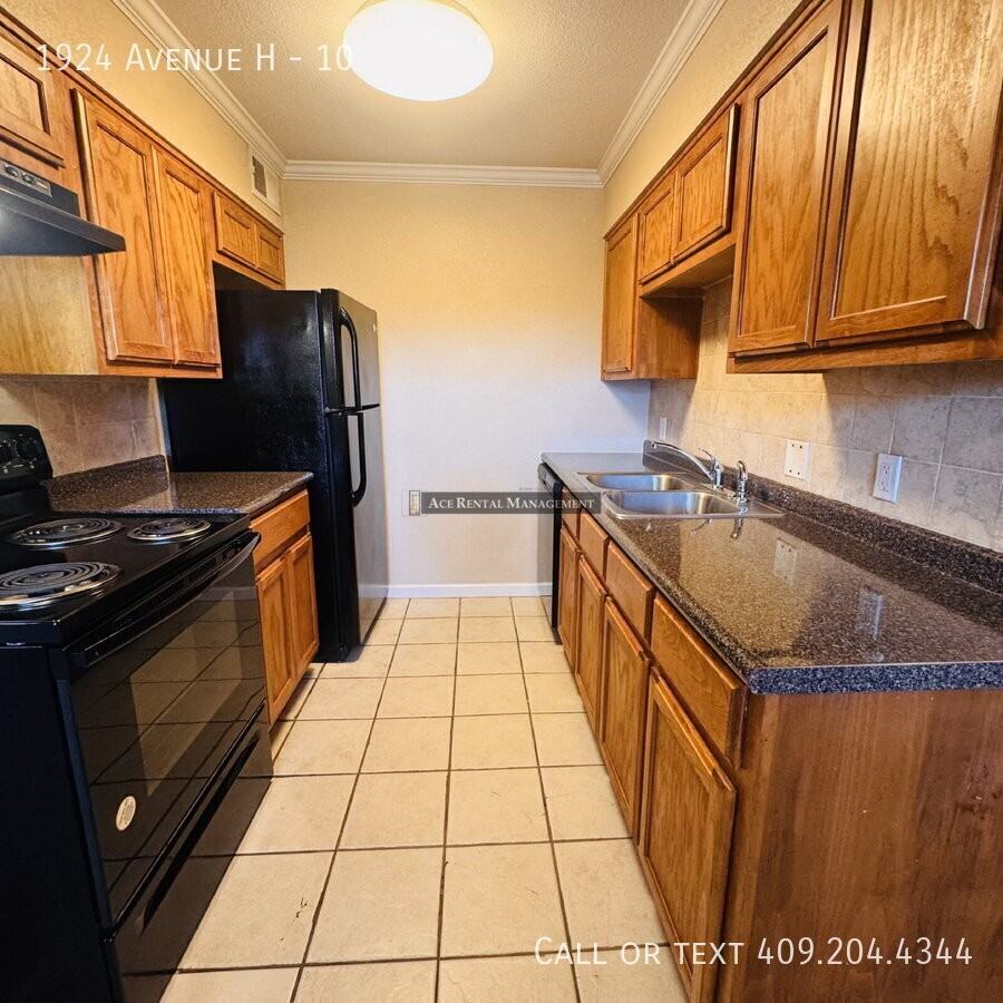 1924 Avenue H #10 - Photo 6 of 15
