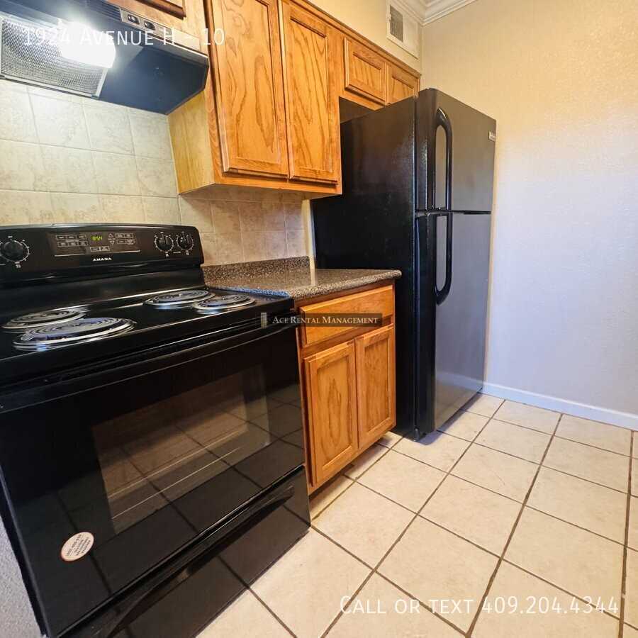 1924 Avenue H #10 - Photo 7 of 15