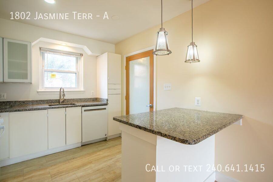 1802 Jasmine Ter #A - Photo 5 of 18