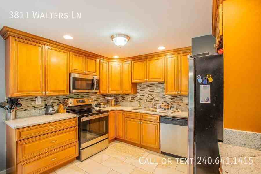 3811 Walters Ln - Photo 7 of 32