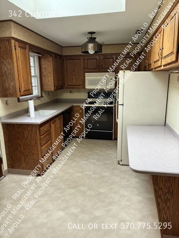 342 Clinton St - Photo 7 of 22