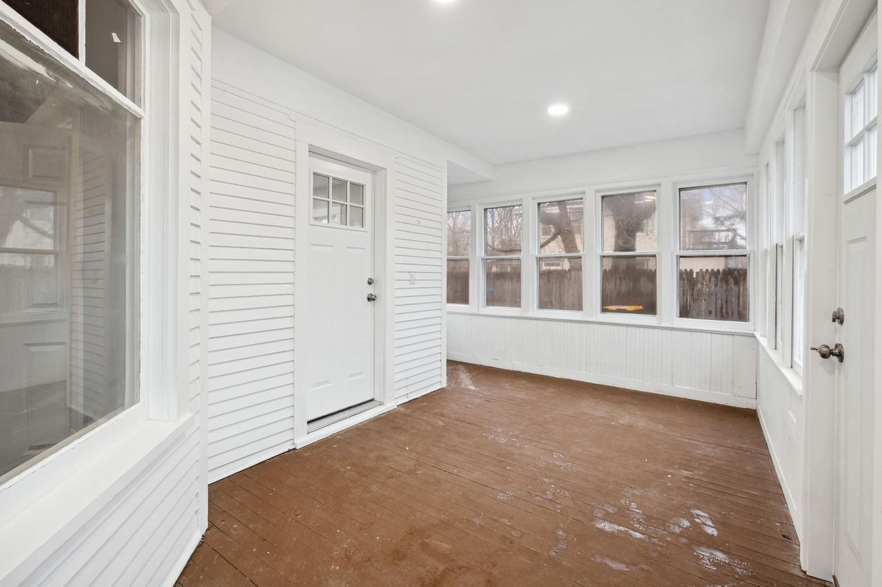 1035 Bluff Ave E - Photo 2 of 15