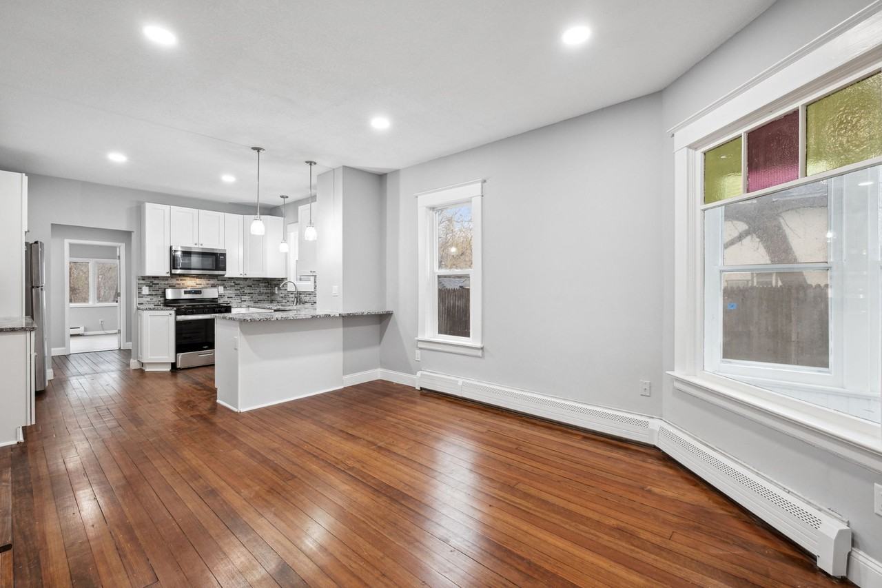 1035 Bluff Ave E - Photo 5 of 15
