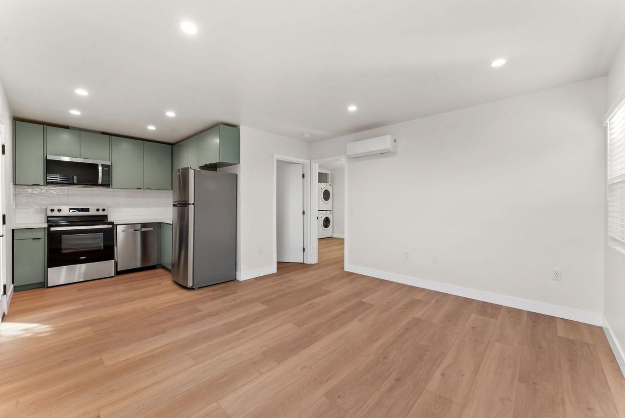 2735 Broadway #1 - Photo 4 of 24