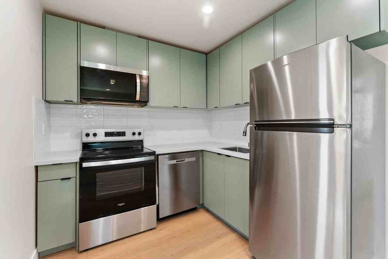 2735 Broadway #1 - Photo 6 of 24