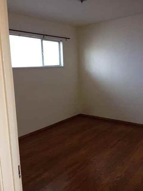 237 41st St #4 - Photo 3 of 5