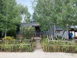 featured image of 2609 Columbine Dr