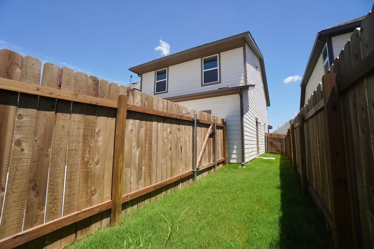 136 Greinert Dr - Photo 4 of 36