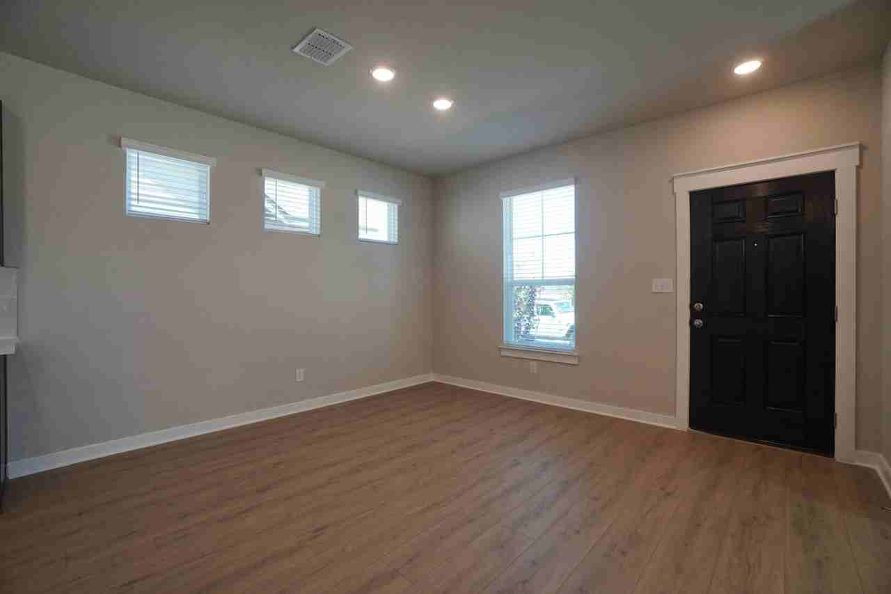 136 Greinert Dr - Photo 7 of 36