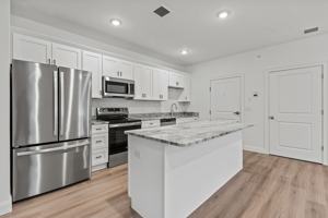 featured image of 386 Saint John St #10