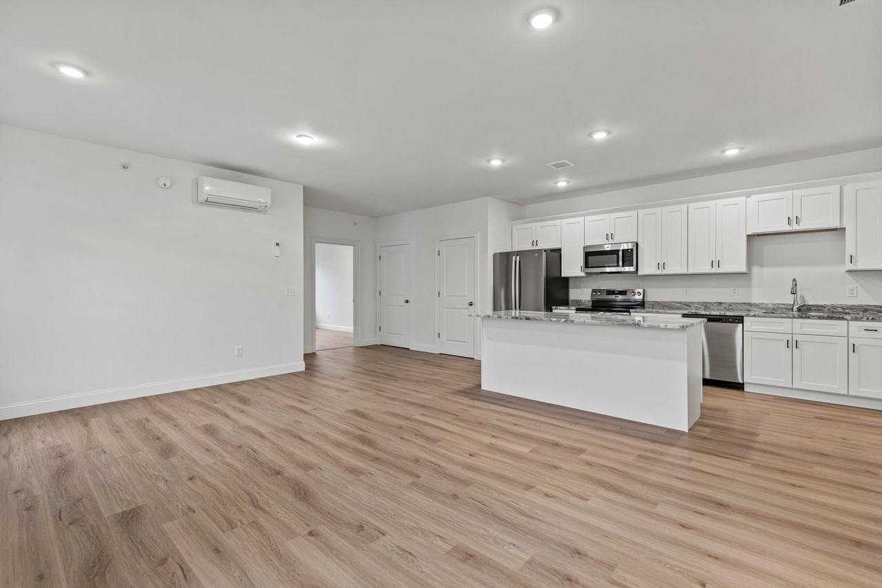 386 Saint John St #10 - Photo 3 of 21