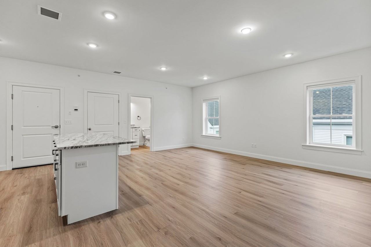 386 Saint John St #10 - Photo 6 of 21