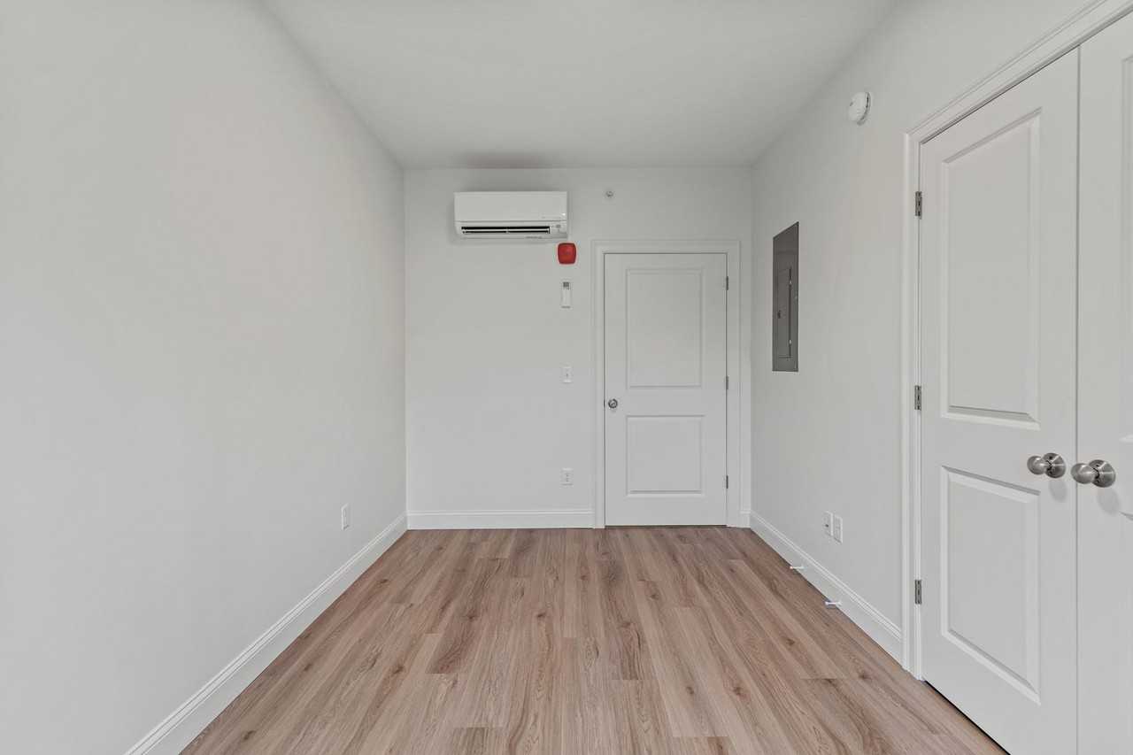 386 Saint John St #10 - Photo 7 of 14