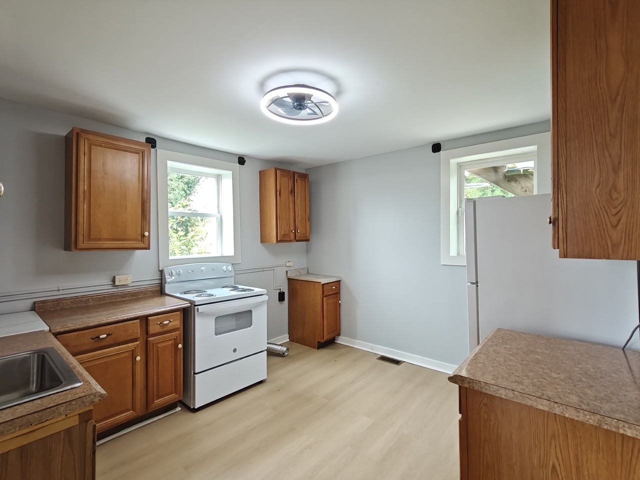 51 Lakeview Ave #A - Photo 4 of 11