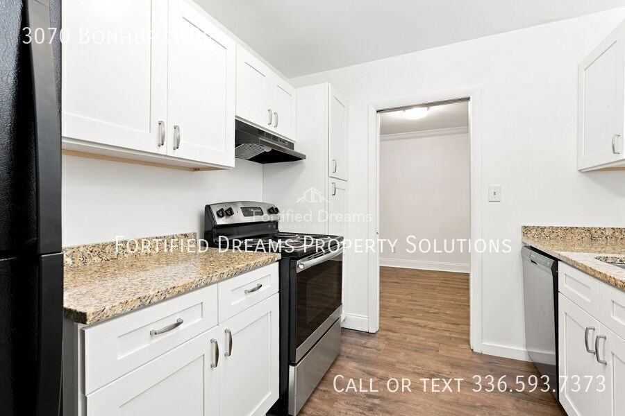 3070 Bonhurst Dr - Photo 3 of 15