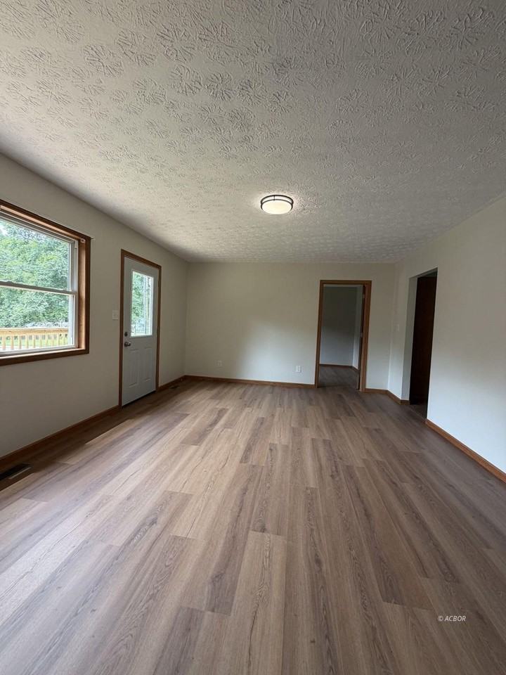 2048 Georges Creek Rd - Photo 5 of 12