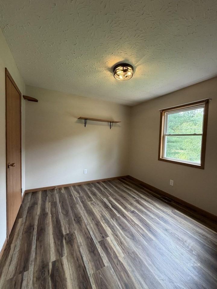 2048 Georges Creek Rd - Photo 7 of 12