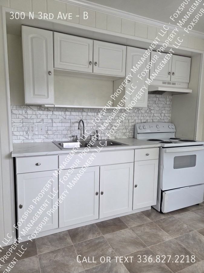 300 N 3rd Ave #B - Photo 3 of 17