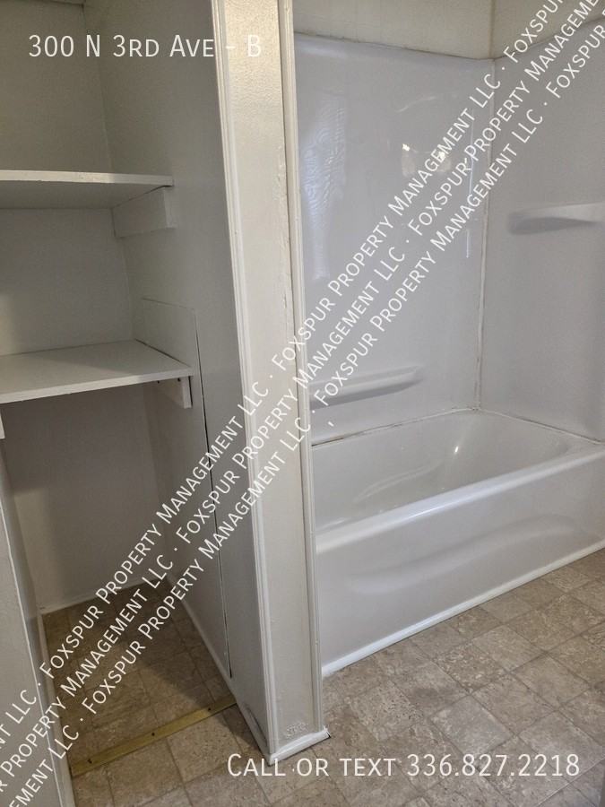 300 N 3rd Ave #B - Photo 6 of 17