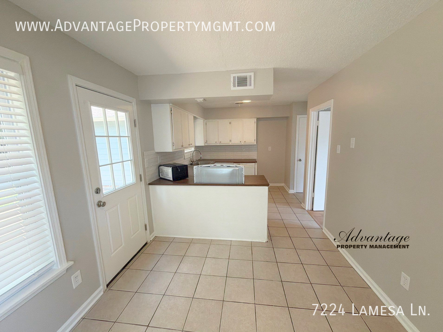 7224 Lamesa Ln - Photo 6 of 27