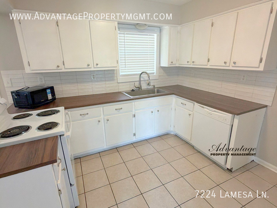 7224 Lamesa Ln - Photo 7 of 27