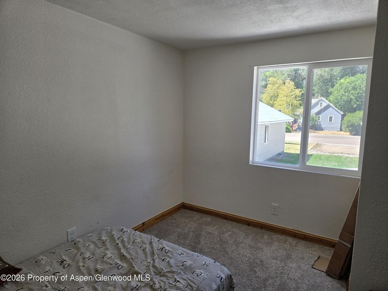 561 1/2 Barclay St - Photo 6 of 7