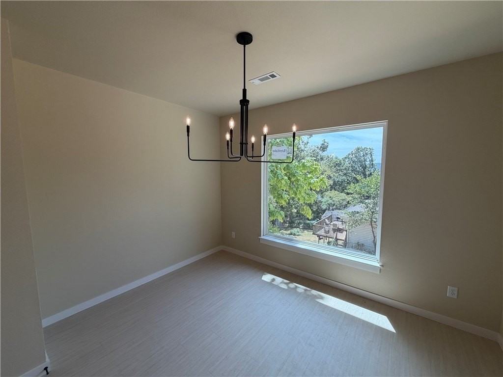 1537 E 5th St - Photo 6 of 24