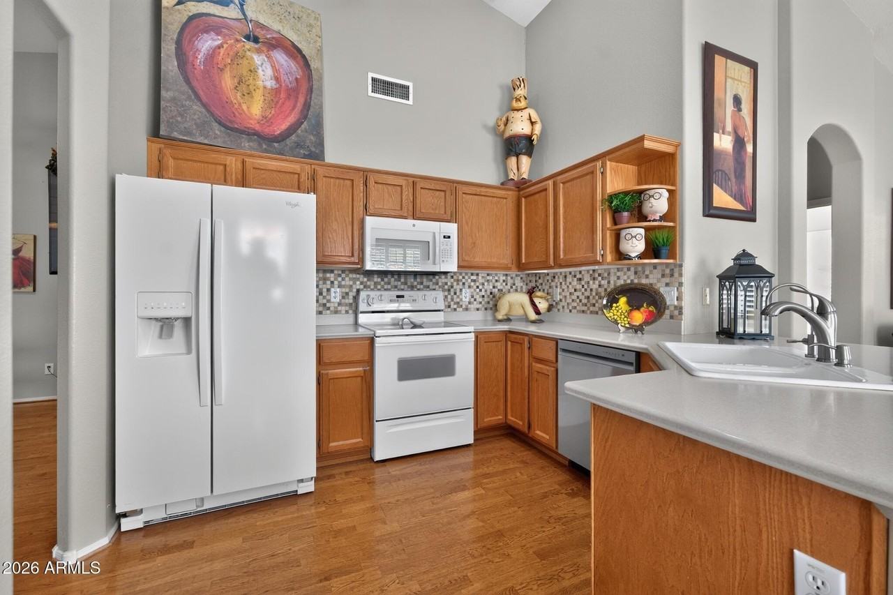 9733 E Holiday Way - Photo 4 of 25