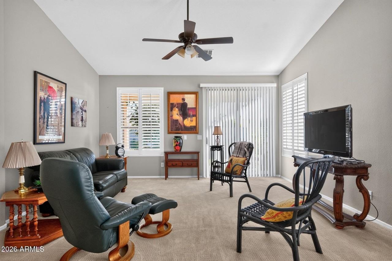 9733 E Holiday Way - Photo 6 of 25