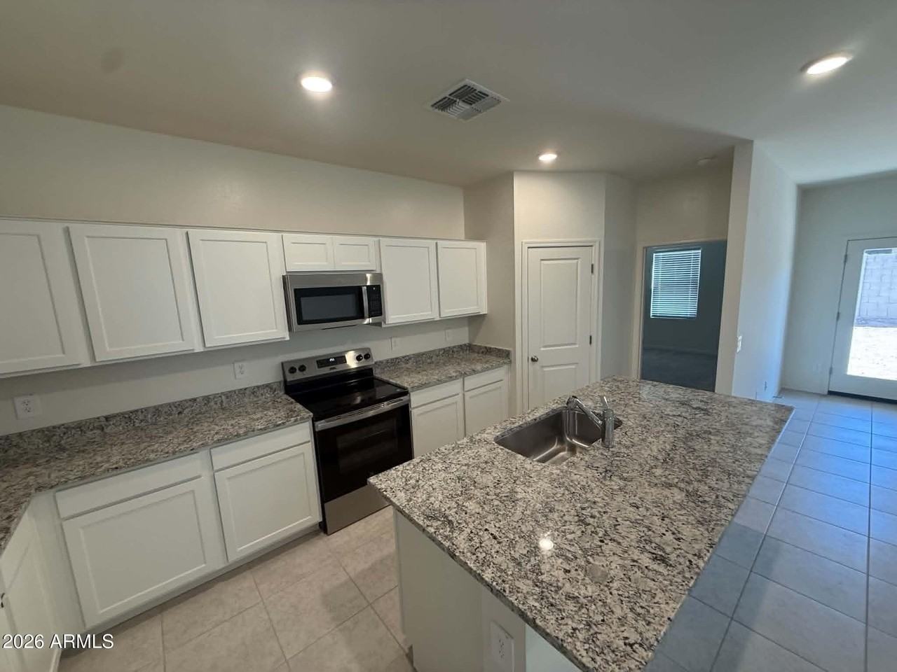 2073 E Driftwood Dr - Photo 2 of 18