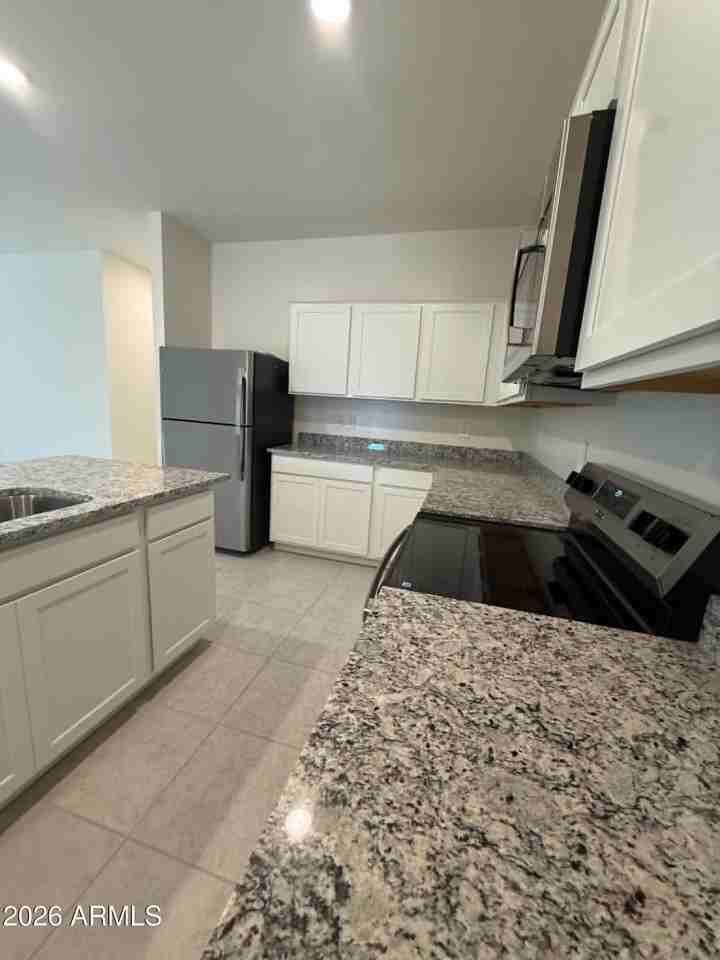 2073 E Driftwood Dr - Photo 3 of 18