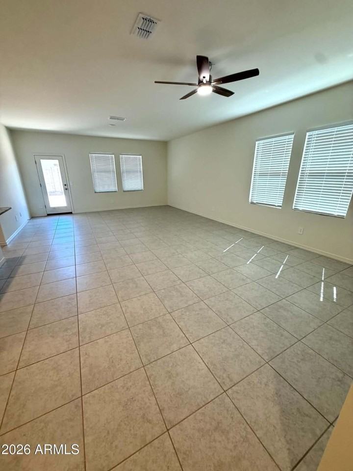 2073 E Driftwood Dr - Photo 4 of 18