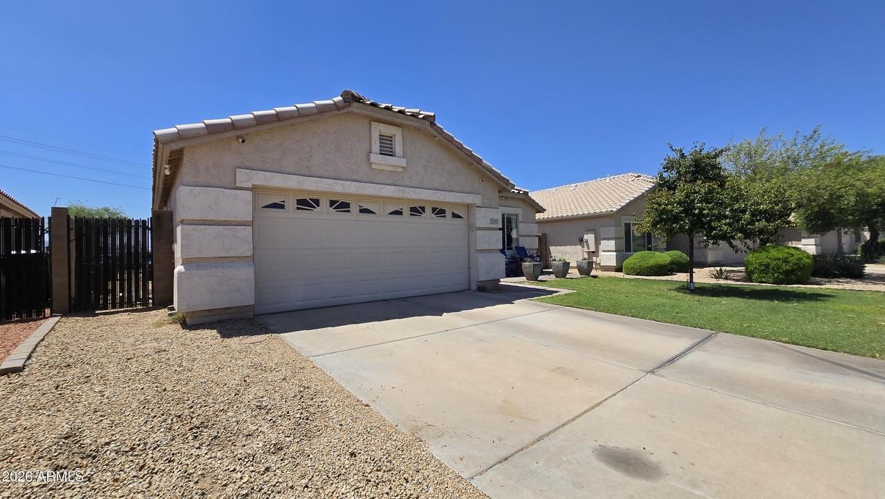 11001 W Almeria Rd - Photo 2 of 30