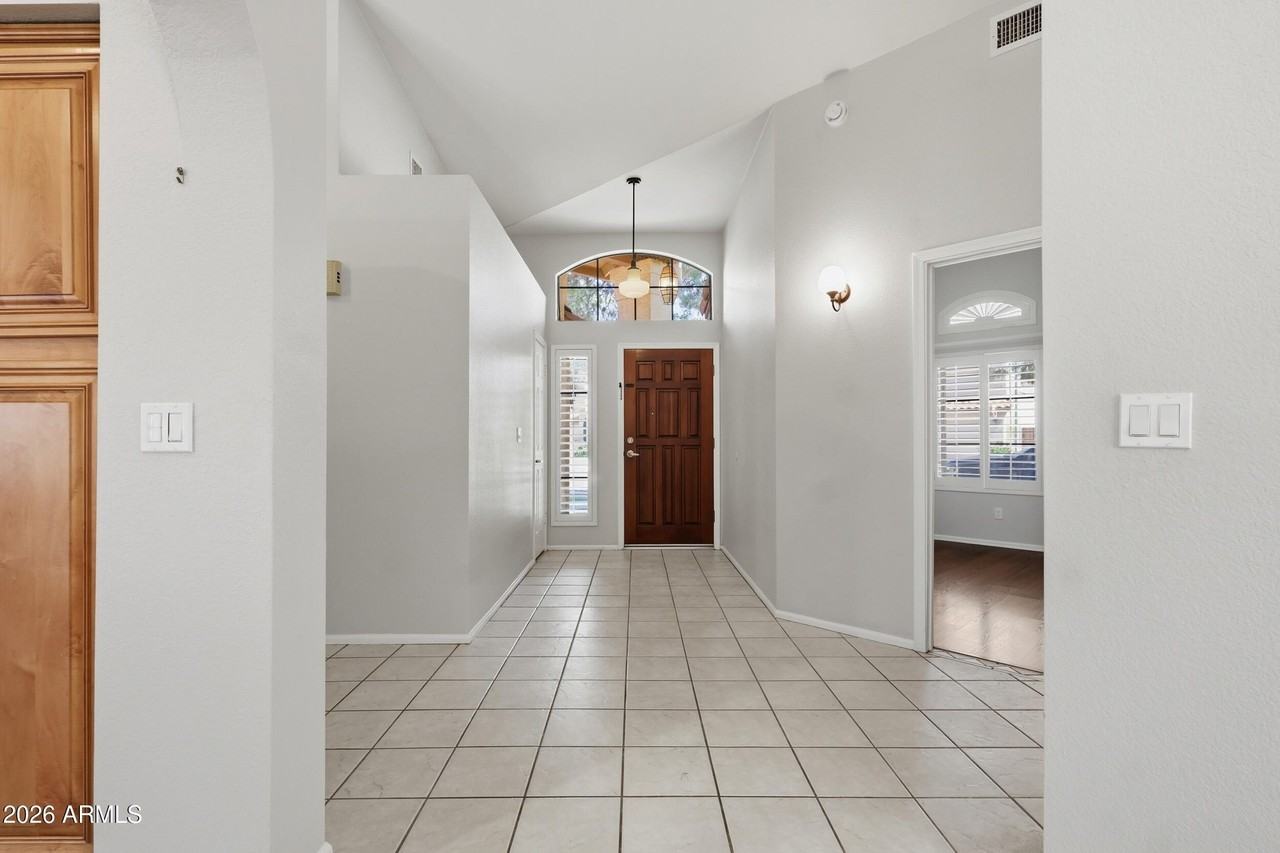 225 W Vera Ln - Photo 4 of 27